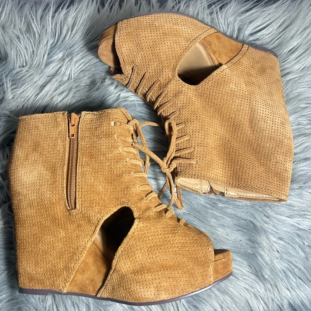 Jeffrey Campbell Mary Roks Perforated Suede Wedge Peep Toe Booties Tan Sz 9
